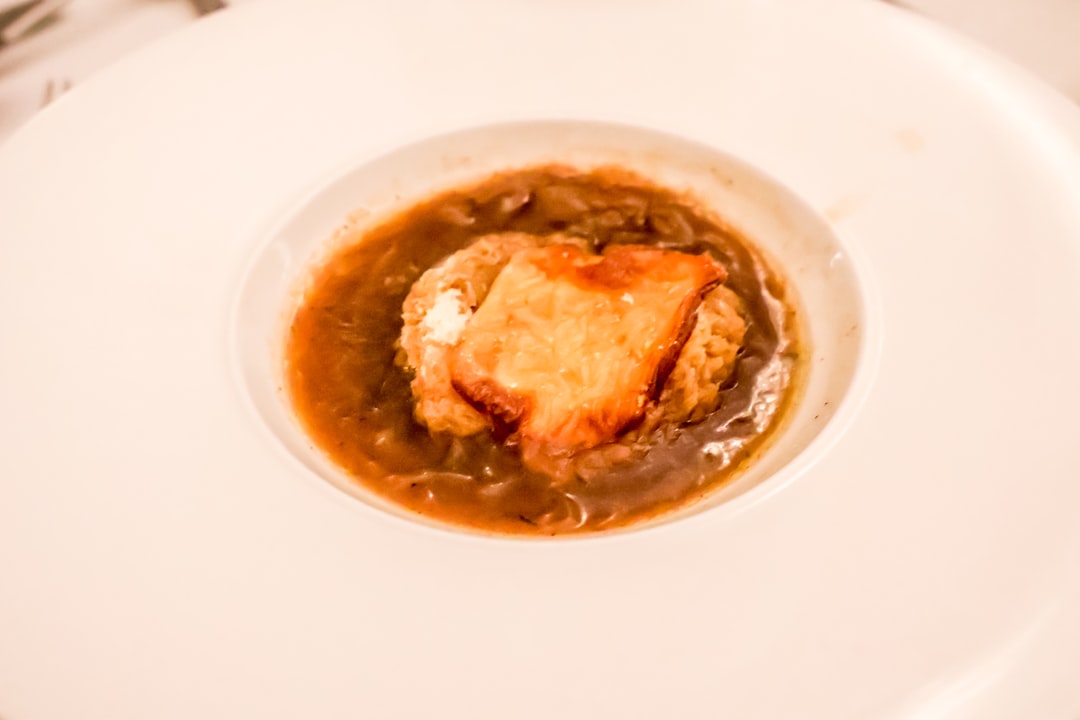 French Onion Soup (Soupe à l'Oignon Gratinée)